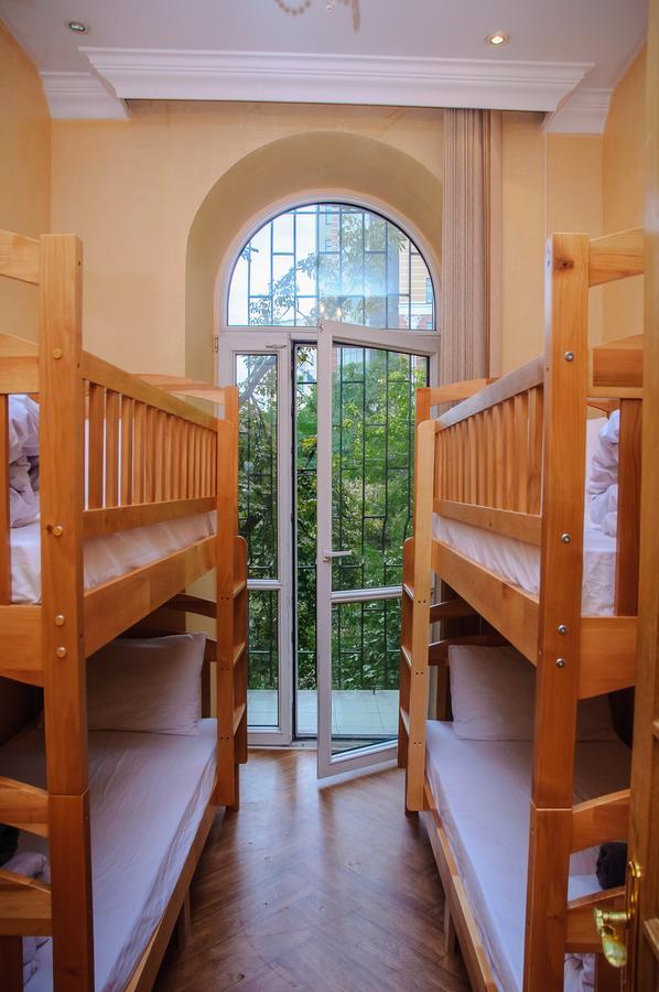 Golden Globus Hostel Киев Экстерьер фото